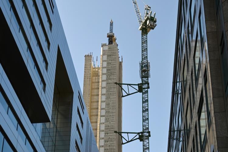 Middle East worries send bellwether economic index falling again