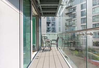 AvantGardeTower-Aluminium-Balcony