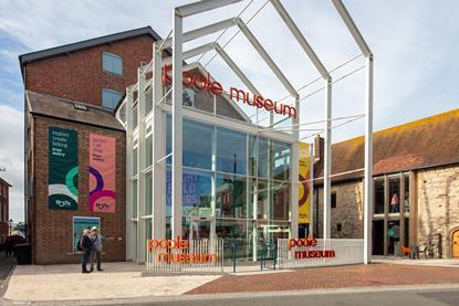 02 - Credit Luke Hayes