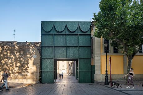 Puerta Extraordinaria by Associates Architecture (photo, Josema Cutillas)