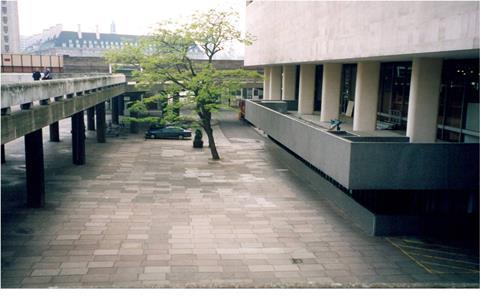 Southbank Centre Square before refurbishment, showing elevated walkway parallel to Belvedere Road