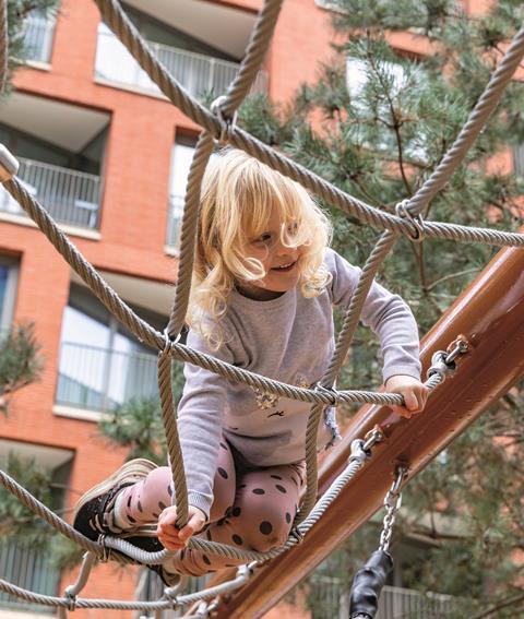 06_RootAndErect_ChiltonSquare_creditJohnSturrock_N15