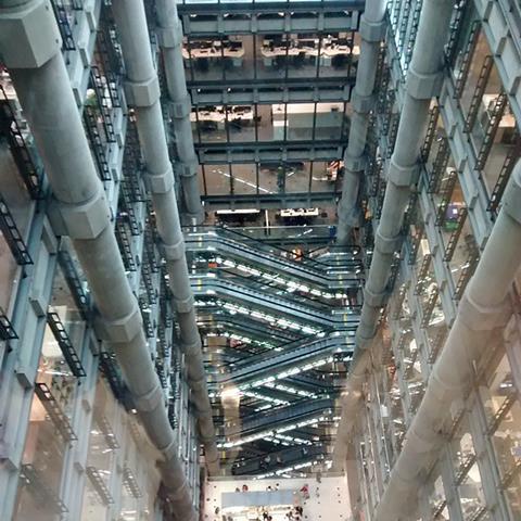 Underwriting hall at RSHP's Lloyd's Building_c_Martin Pettitt_Creative Commons 1