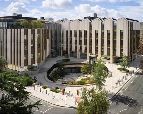 2017420_lifeandmindbuildingpublicrealm_228685