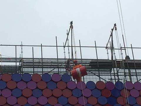 _Christo Mastaba under construction on the Serpentine (4)