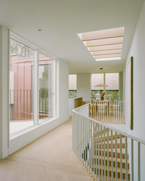 Pend_Canon_Mews_Lorenzo_Zandri_WR31