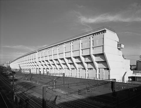 Alexandra Road Estate, Camden, London, seen from the railway line © Martin Charles, RIBA Collections