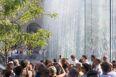 Foster & Partners' new Apple store in Milan