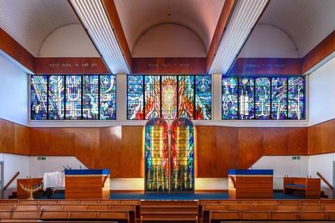 LEAD IMAGE Prayer Hall landscape - Brighton and Hove Reform Synagogue, Palmeira Avenue, Hove, Sussex - (John Petts- 1966-67) Image - John East