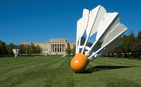 OldenburgvanBruggen-Shuttlecocks from South - Emily Bruhn - courtesy of the Nelson-Atkins