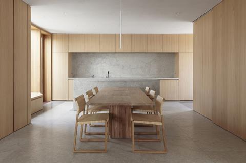 G2HNT1P3RKEWTR7_02_Architecture-for-London_Primrose-Hill-House_Dining-Kitchen_Credit_Christian-Brailey