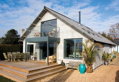 This housing refurbishment in Emsworth, Hampshire, saw architect Sens specify Farmscape and Profile 6 products from Marley Eternit to reduce the visual impact and give a more natural look.