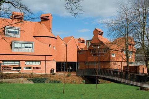 Marley Eternit’s Ashdowne clay tiles were chosen by Cruikshank and Seward Architects for the Berkhamsted Collegiate School.