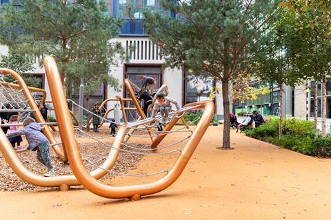 01_RootAndErect_ChiltonSquare_RachelFerrimanLowres_114