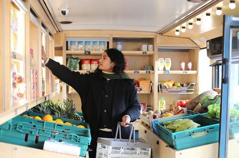Wandsworth Food Bus_Interior_10_Food Chandni_Jan Kattein Architects Ltd_highres