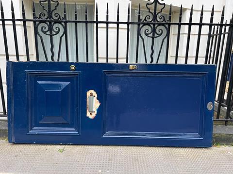 An edwarding door it is way to the bin